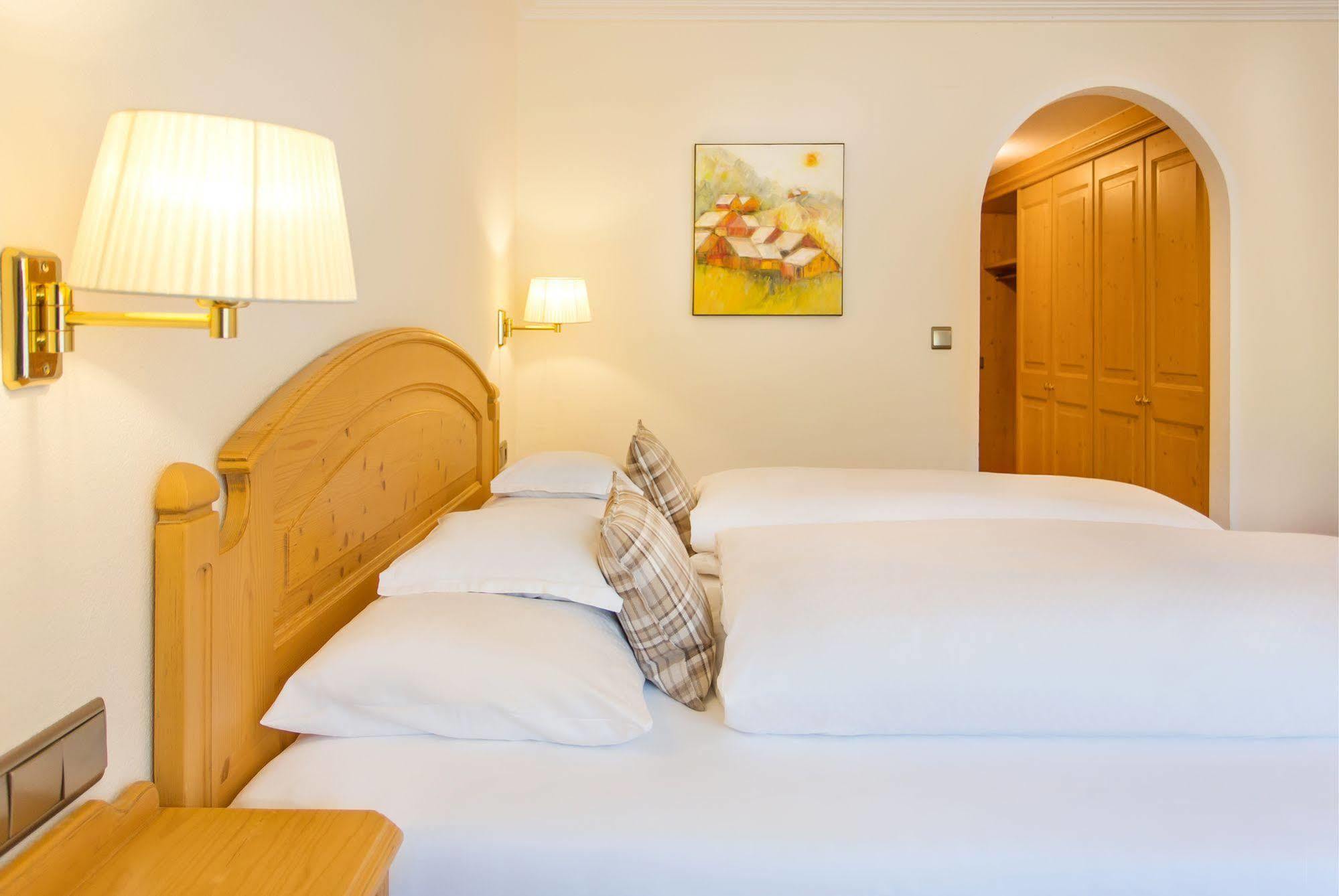 Hotel Garni Edelweiss เลคอัมอาร์ลแบร์ก ภายนอก รูปภาพ